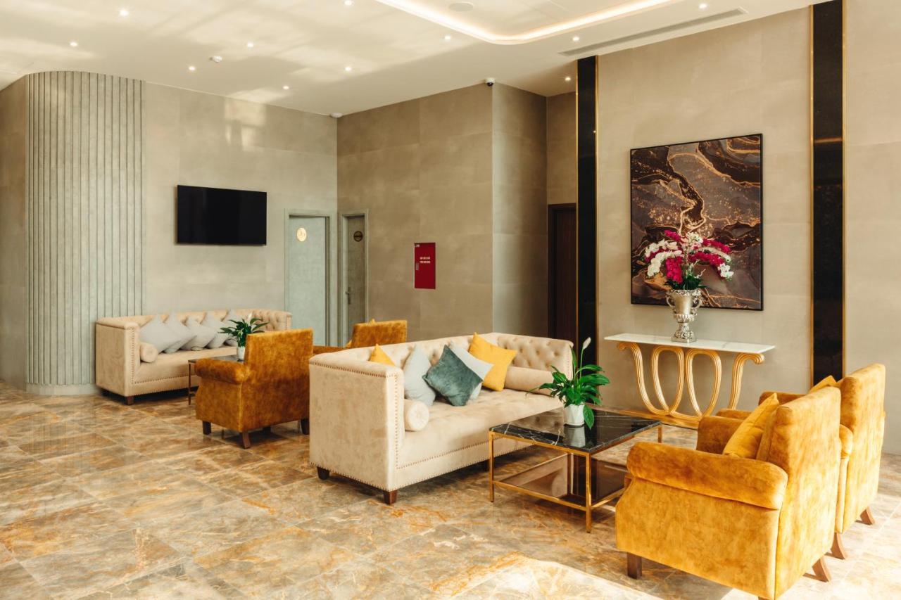 Phu Thang Grand Hotel Duc Hoa Exterior photo